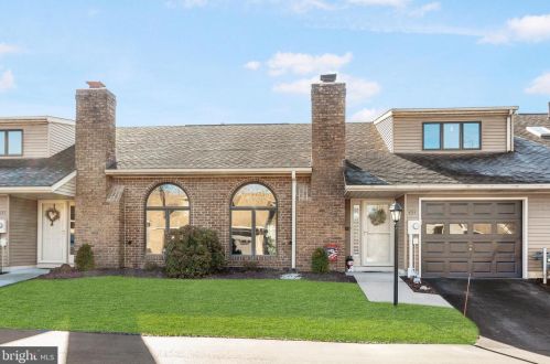 434 Deerfield Dr, Hanover PA  17331-5203 exterior