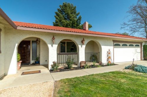 105 Daffodil Dr, Hollister CA  95023-3103 exterior