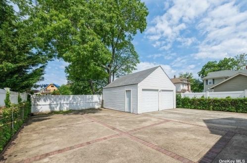 99 Melrose Ave, East Rockaway NY  11518-1005 exterior