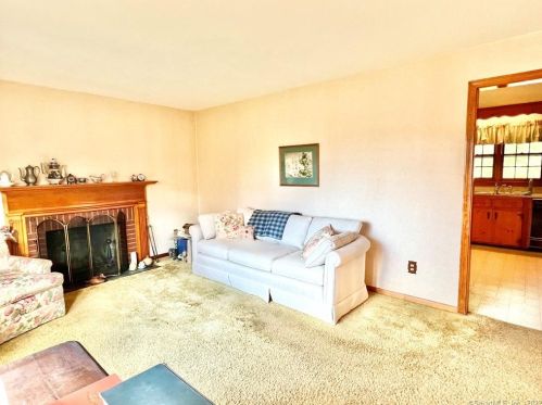 122 Weir St, Glastonbury, CT 06033-2712