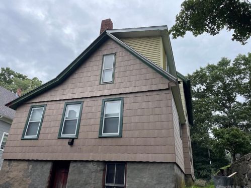 48 Pleasant St, Putnam CT  06260-2318 exterior