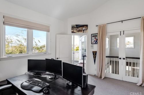 916 9th St, Manhattan Beach CA  90266-5953 exterior