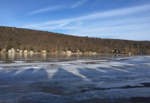 112 Pinecliff Lake Dr, West Milford Lakes NJ  07480-1378 exterior