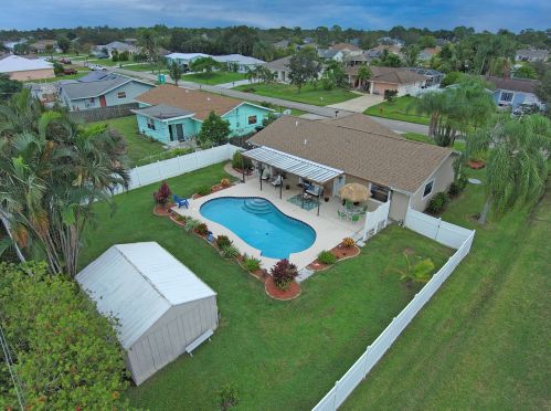 1986 Aquarius Ln, Fort Pierce, FL 34984-4402