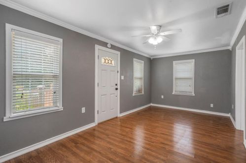 4812 Calmont Ave, Fort Worth TX  76107-5315 exterior