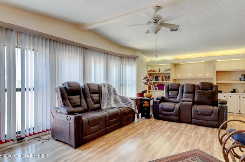 704 Silverthorn Ct, Sebastian FL  32976-7349 exterior