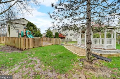 2496 Clover Fld Cir, Herndon VA  20171-4339 exterior