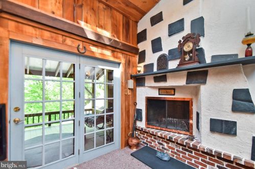5693 Kernsville Rd, Orefield PA  18069-2226 exterior