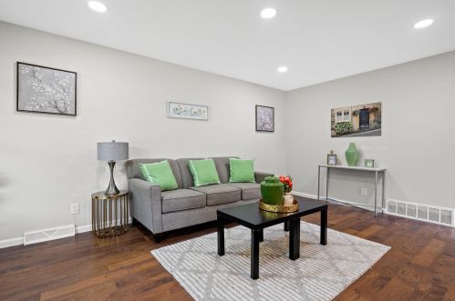 8852 Denver Ave, Milwaukee, WI 53224-4821