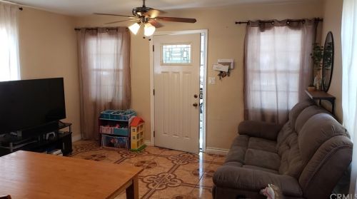 303 52nd St, Long Beach, CA 90805-6401