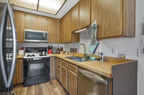 687 Parkview Dr, Lake Elsinore CA  92530-7072 exterior