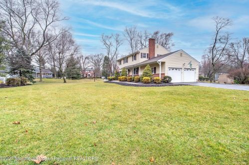 10 Broadmoor Dr, Lincroft, NJ 07738-1208