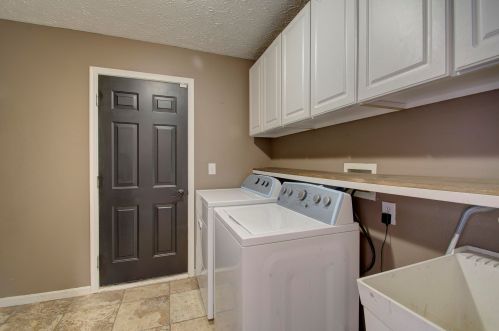 1733 Greatwood Dr, Florence KY  41042-8121 exterior