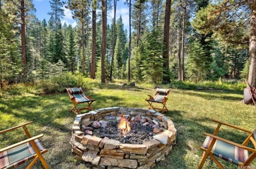 497 Lake Tahoe Blvd, South Lake Tahoe, CA 96150-5527