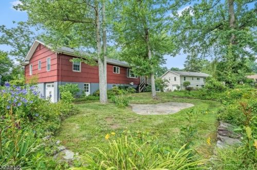 25 Knollwood Rd, Whippany NJ  07981-1820 exterior