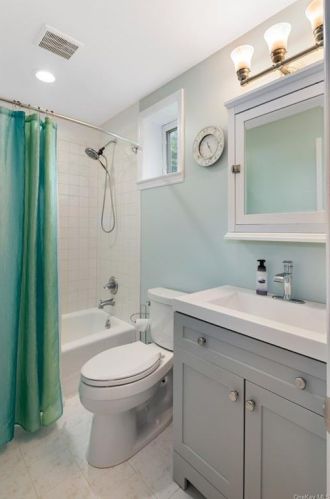 106 Oak Cir, Mahopac NY  10541-4146 exterior