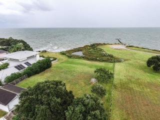 4706 Hamblen Ct, Taylor Lake Village, TX 77586-1816
