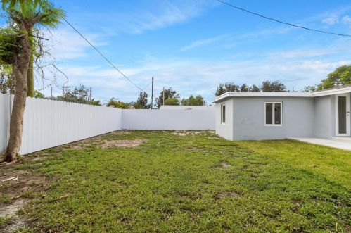 726 56th St, West Palm Beach FL  33407-2508 exterior