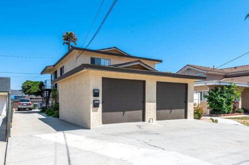 25022 Woodward Ave, Lomita, CA 90717-2243