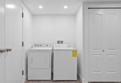 170 Cirrus Rd, Holbrook NY  11741-4407 exterior