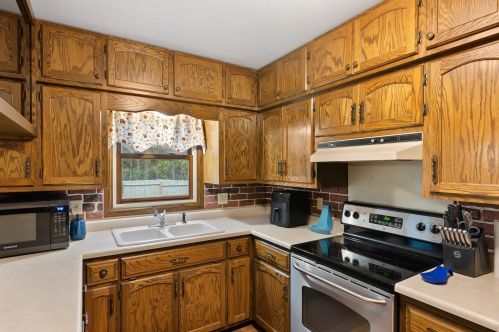 6822 Eastwood Trl, West Bend WI  53090-8912 exterior