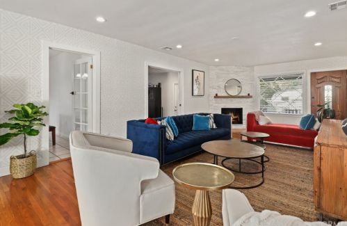 7356 Leescott Ave, Van Nuys CA  91406-2629 exterior