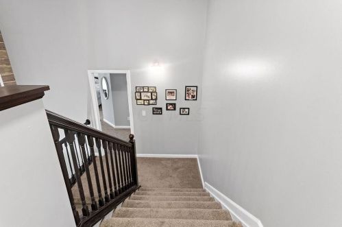 2831 Crosshurst Ct, Darbydale OH  43123-8087 exterior