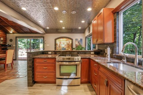 568 Bread And Cheese Hollow Rd, Northport NY  11768-2326 exterior