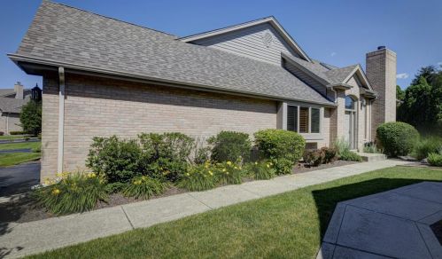 1729 Apple Blossom Dr, Hammond, IN 46321-5181