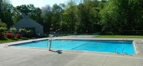 231 Briarwood Dr, Somers Town NY  10589-1810 exterior