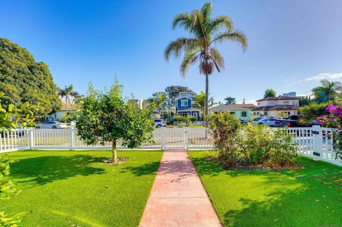 832 Beryl St, San Diego, CA 92109-2003