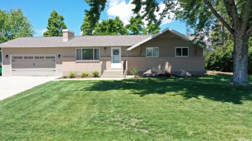 481 Laurelwood Dr, West Kaysville, UT 84037-2621