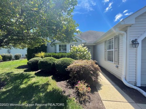 58 Ivy Hill Rd, Lakewood NJ  08701-5772 exterior