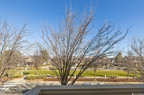 600 Landmark Ln, Redwood City CA  94065-2888 exterior