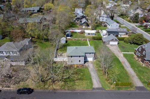 7 Walnut St, South Kingstown, RI 02882-3919
