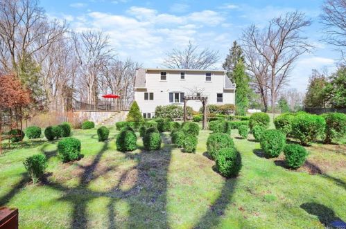 26 Jeffro Dr, Ridgefield, CT 06877-5106