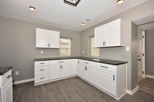 9127 Swan Cir, Milwaukee WI  53225-2719 exterior