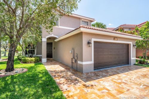2461 163rd Ter, Hollywood, FL 33027-4435