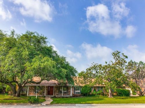 7320 Alpha Rd, Dallas, TX 75240-5530