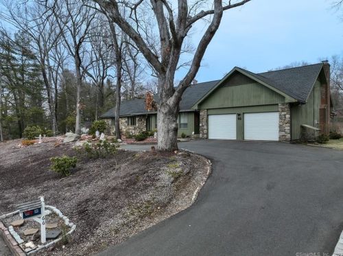 66 Highwood Dr, Manchester, CT 06040-5623