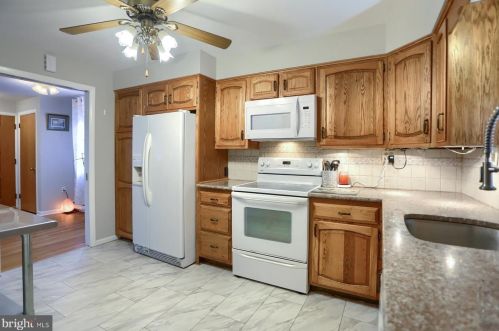 40 Center Dr, Camp Hill PA  17011-7608 exterior