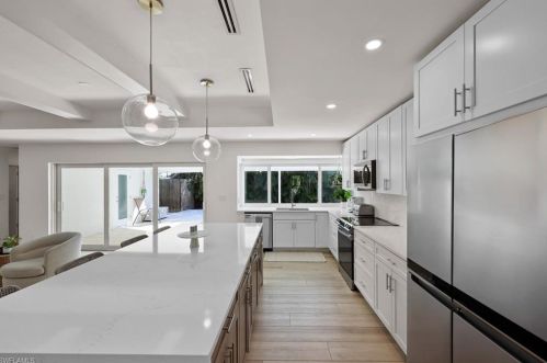 300 Country Clb Dr, Naples FL 34110-1144 exterior