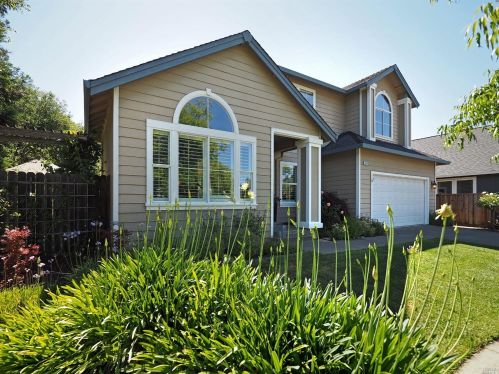 4580 Pearl Dr, Santa Rosa, CA 95409-2685