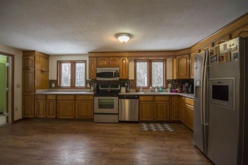 18 Ann Logan Cir, Raymond, NH 03077-1232