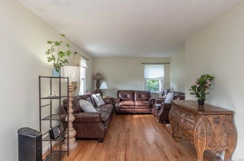 33 Camelot Dr, Upper Stepney CT  06468-2004 exterior