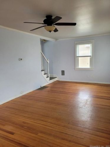 585 Light St, Stratford, CT 06614-4633