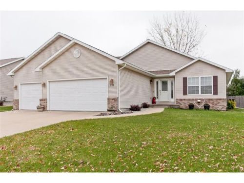 975 Deer Crst, Hiawatha, IA 52233-7903