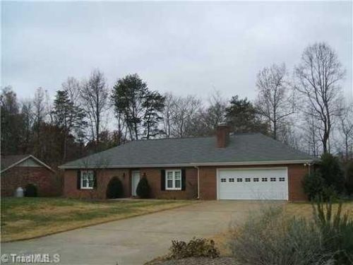 4617 Sun Valley Ln, Kernersville, NC 27284-8315