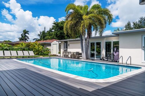 235 6th St, Dania Beach FL  33004-4147 exterior