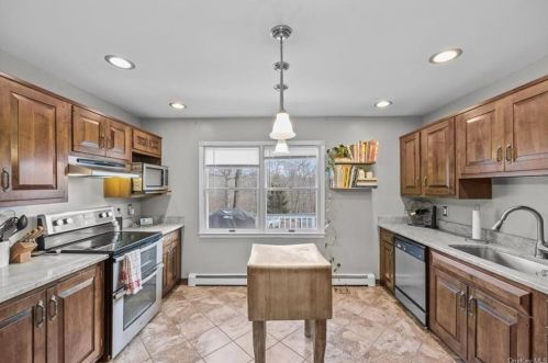 388 Cedar Hill Rd, Fishkill NY  12524-2439 exterior